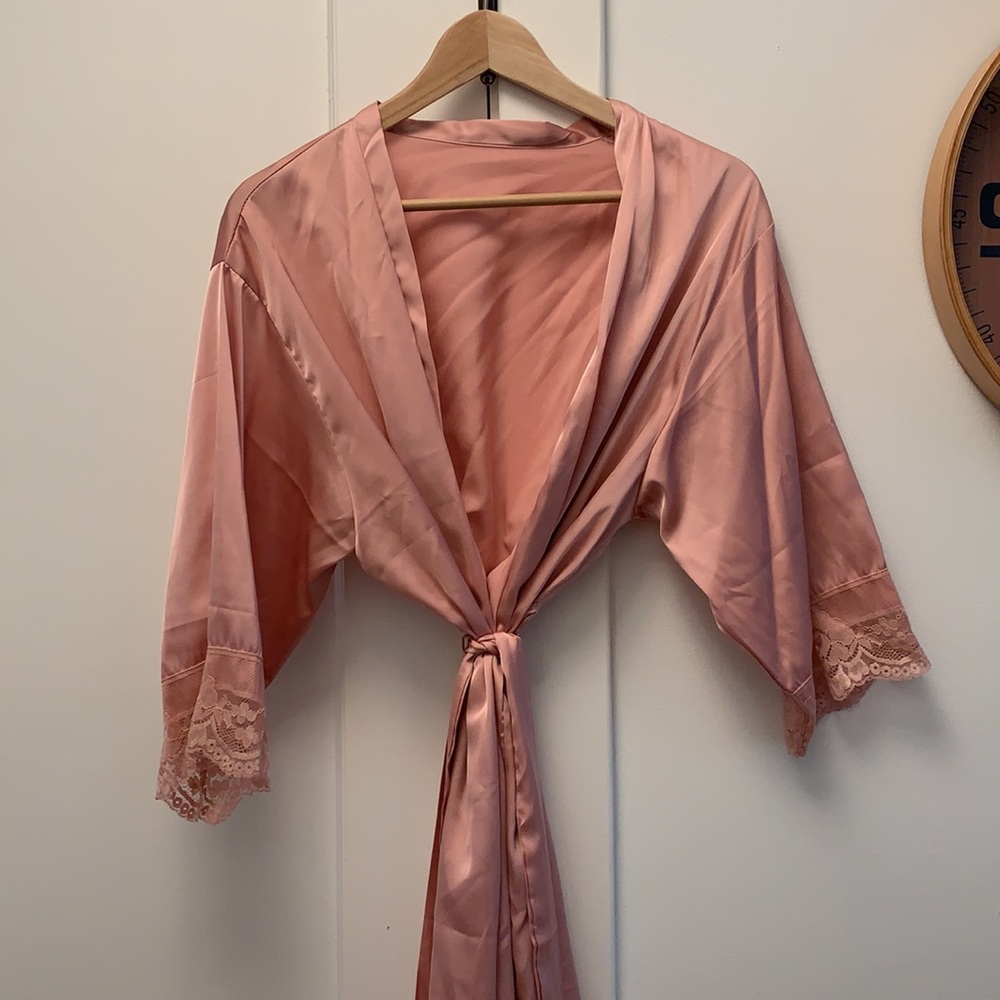 Pink Robe - Picture 2 of 6